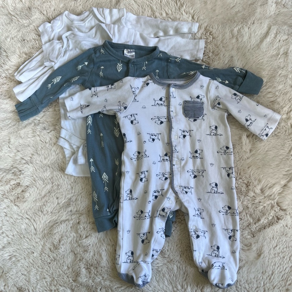Two Button Up, 1 Footed, 1 Folding Mittens, 6 Organic Onesies 2 matching hat